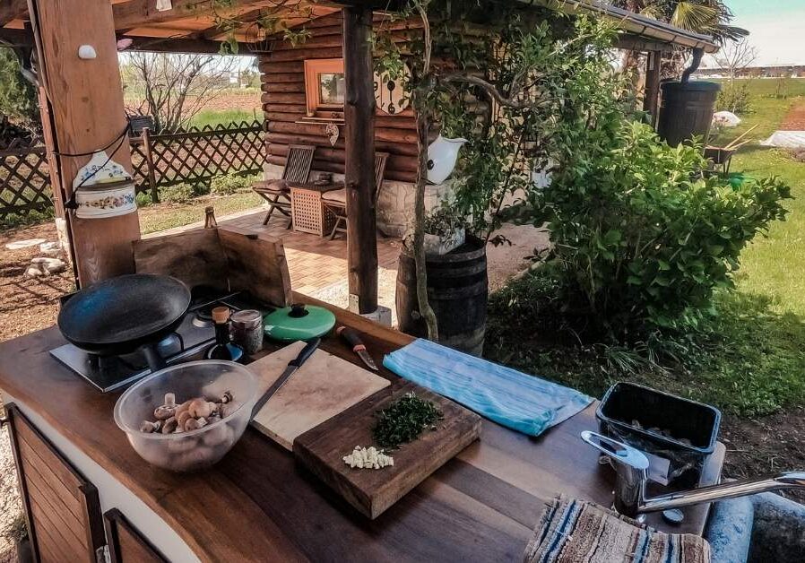 Outdoor Kitchen